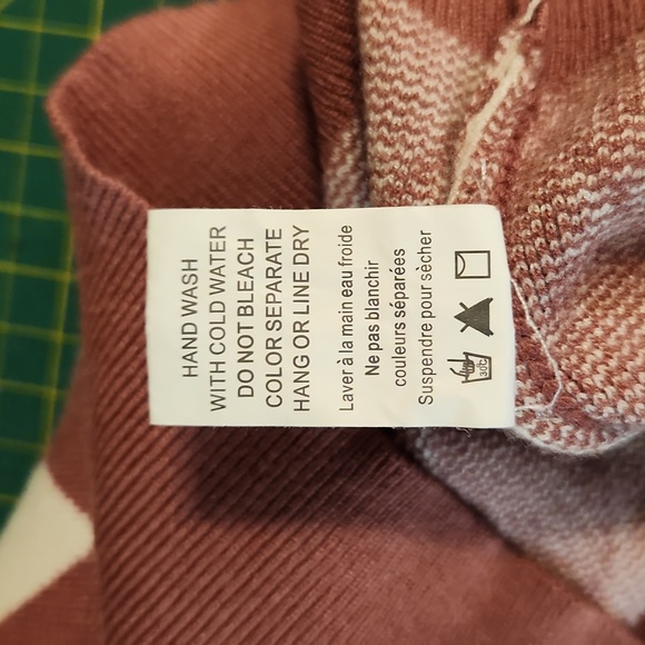 Cropped Argyle Top - Picture 7 of 7